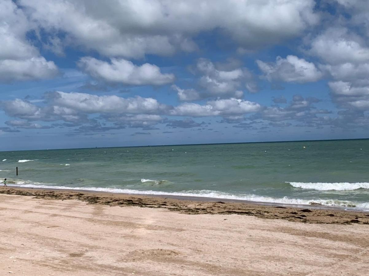 Saint-Aubin-Sur-Mer: Bel Appartement Traversant Kültér fotó